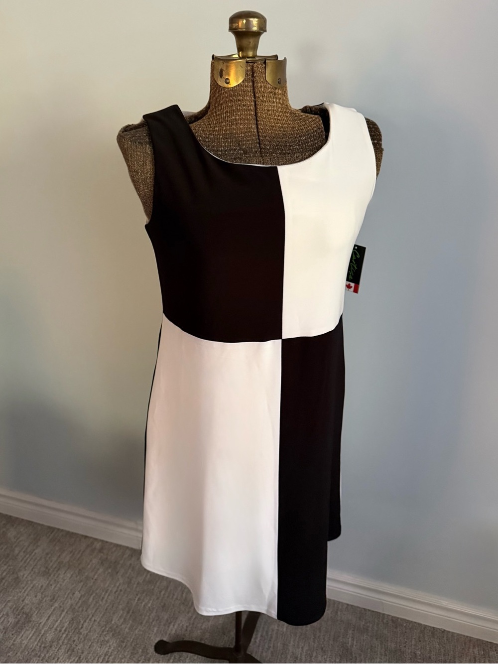 Cartise Black White Color Block Mod Shift Dress Size 8 Made in Canada